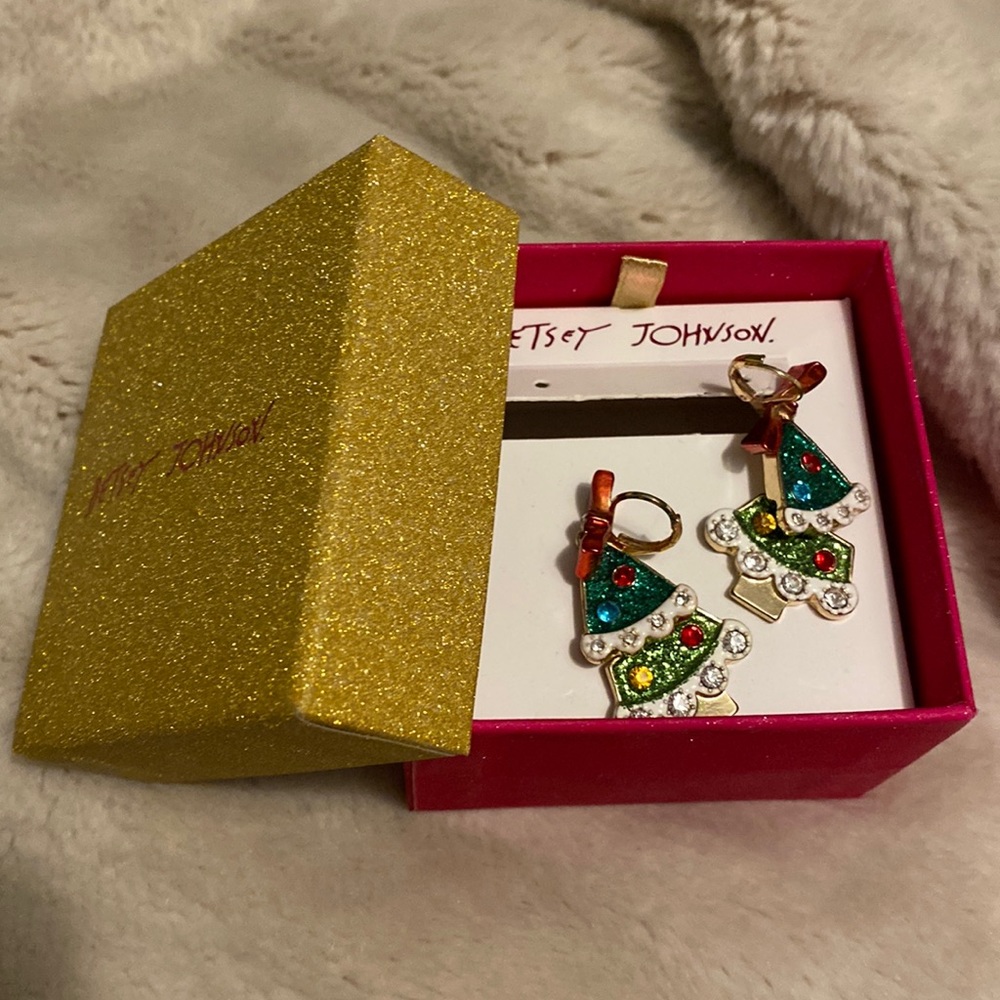 Christmas earrings. Dainty but festive!
